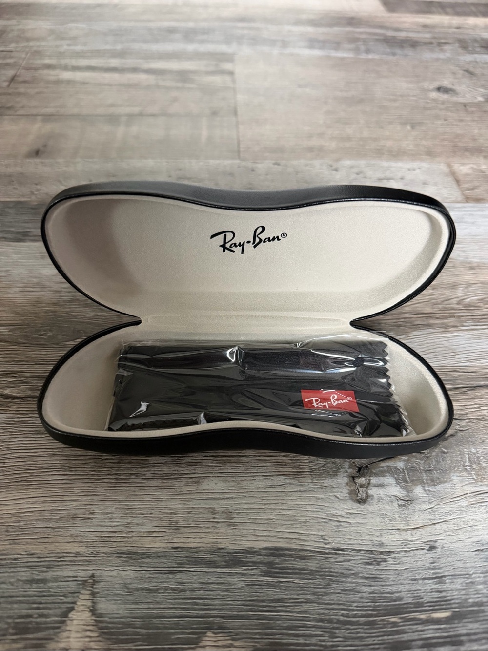 Ray-Ban Black Hard Shell Sunglasses Case Black - Picture 2 of 4